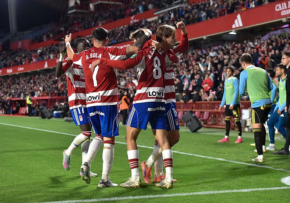 Celebración del gol de Alemañ.