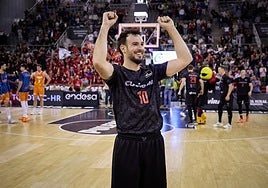 Alegría entre los jugadores del Covirán al final del partido.