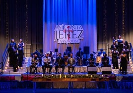 'Así canta Jerez en Navidad' llena el Auditorio de Roquetas con una fiesta flamenca inolvidable