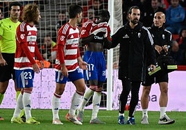 Souleymane Faye acaba sustituido tras vomitar sobre el césped.