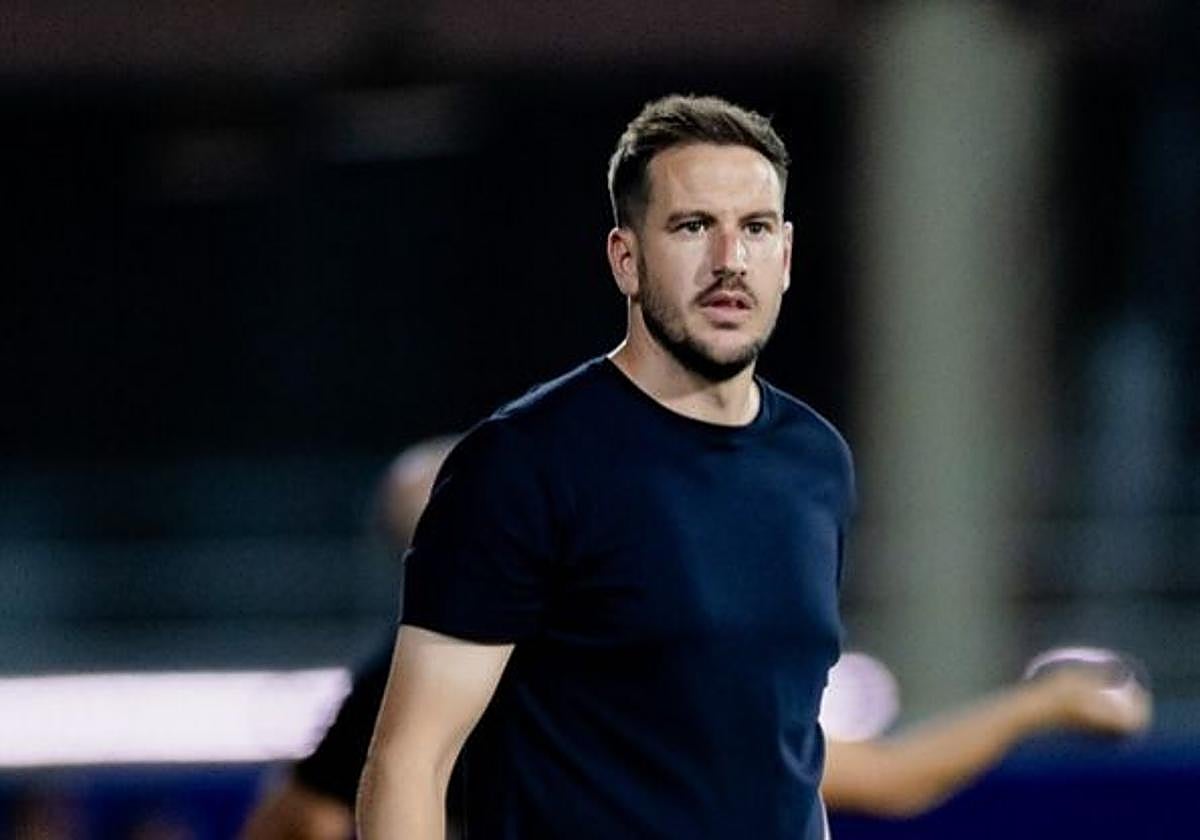 El ya exentrenador del Huesca, Sergi Guilló, durante un partido.