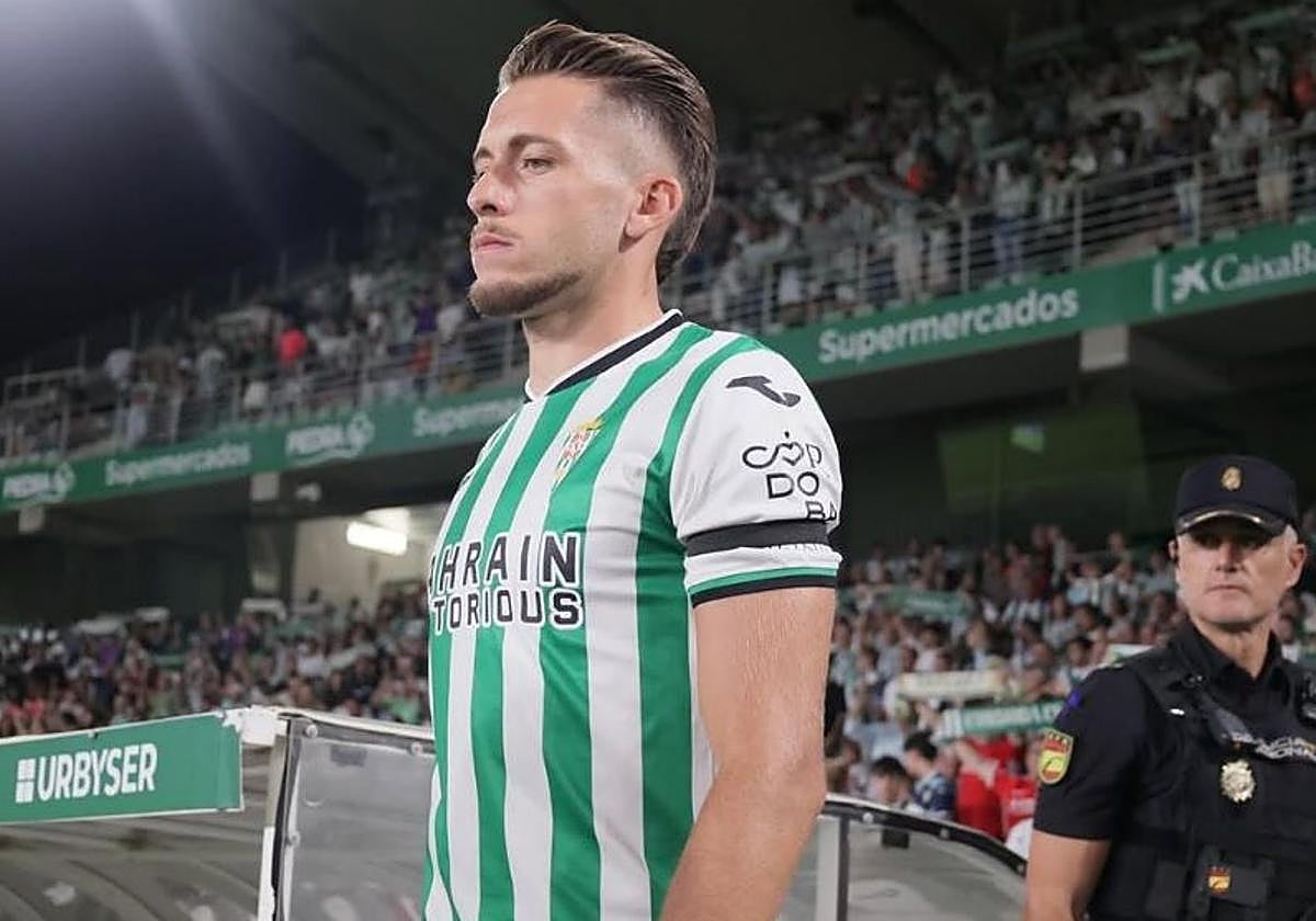 Isma Ruiz sale a un partido con el Córdoba.