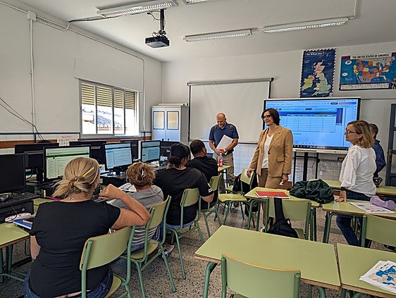 La Junta Moviliza 15 millones de euros para consolidar la Digitalización Educativa de Granada