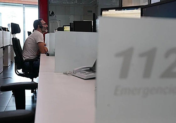 Evacuado al hospital tras caer accidentalmente desde un tercer piso en Almería