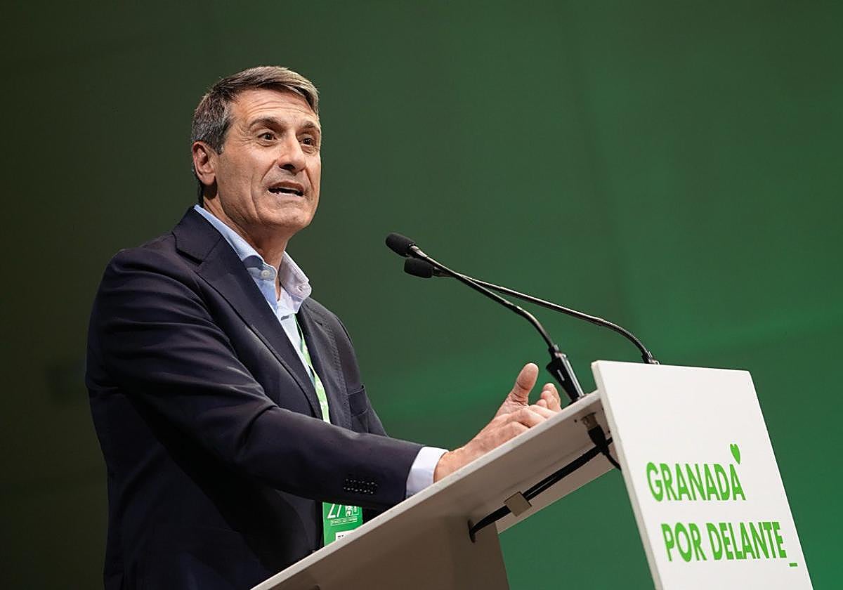 Pedro Fernández pide a Moreno que explique su plan para la sanidad tras el «clamor de miles de granadinos»