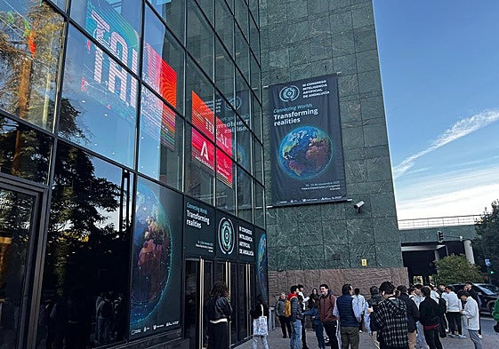 La entrada del Palacio de Congresos a las 9 de la mañana del pasado lunes.