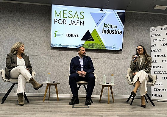 Charo Campos, Antonio Ruano y Pilar Gutiérrez en el acto de conclusiones de 'Mesas de Jaén', organizado por IIDEAL con la colaboración de Diputación