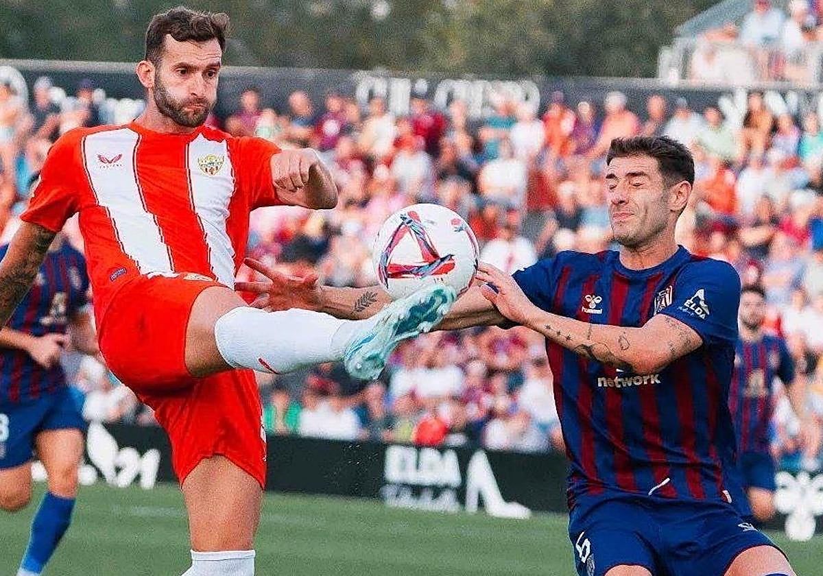 Baptistao jugando contra el Eldense