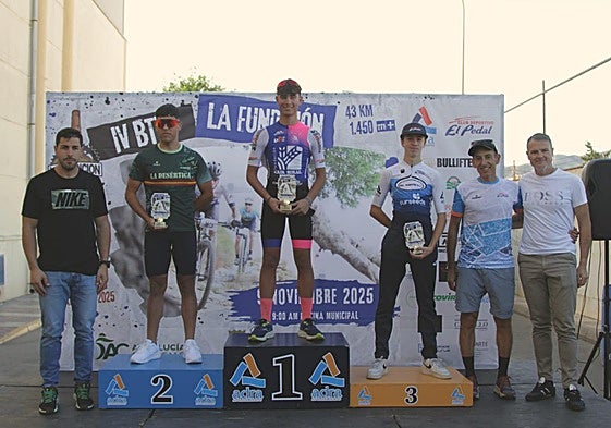 Más de 200 ciclistas participan en la IV BTT 'La Fundición' de Adra