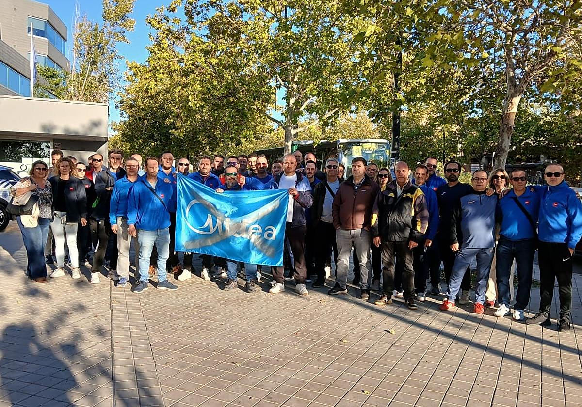 «Es un palo muy gordo verte en la calle después de 25 años, al menos hemos logrado la indemnización»