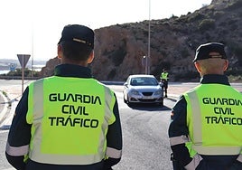 Imagen de archivo de agentes de Tráfico.