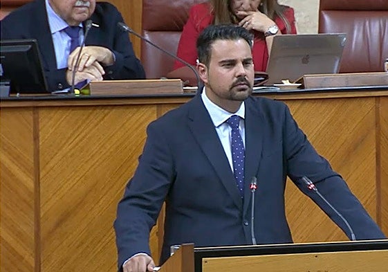 El PSOE exige al consejero de Sanidad que le ponga fecha a la destitución de su delegado en Almería