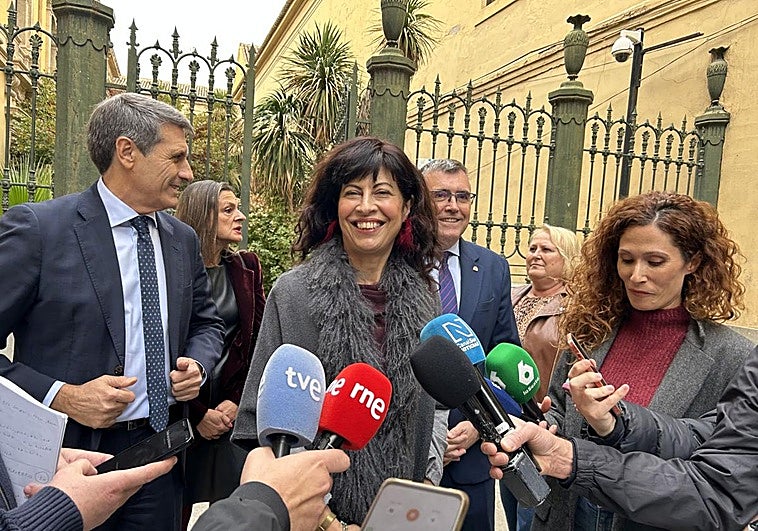 La ministra de Igualdad anuncia en Granada una auditoría externa para mejorar las pulseras antimaltratadores
