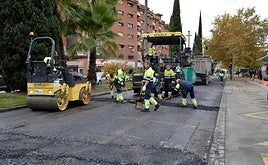 Granada culmina en plazo el plan asfáltico 2025 renovando más de 30.000 metros cuadrados de firme urbano