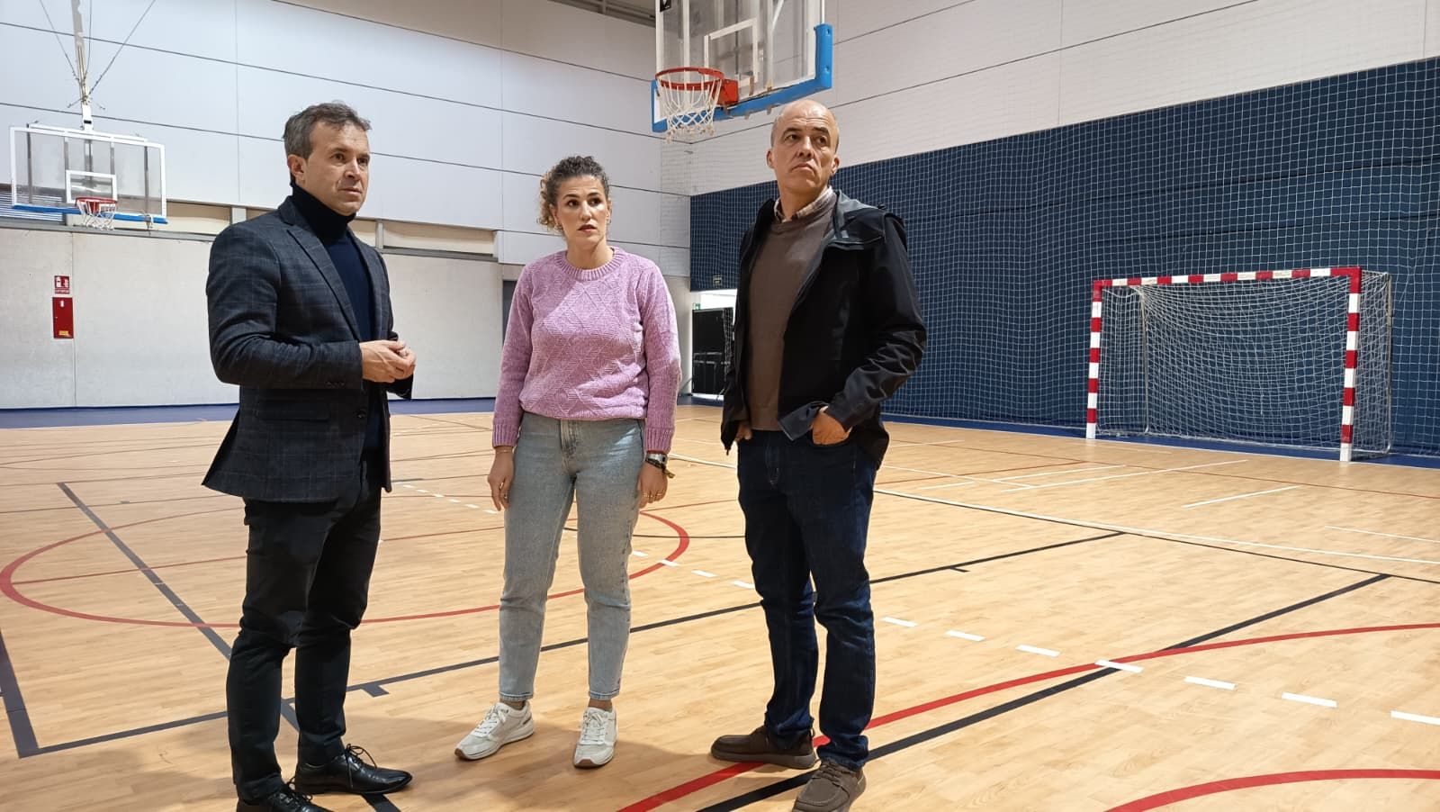 Visita al pabellón del Bulevar donde se va a actuar en los próximos días.