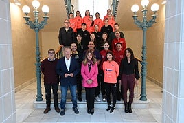 Recepción en el Ayuntamiento del Linares al equipo femenino local que compite en Europa.