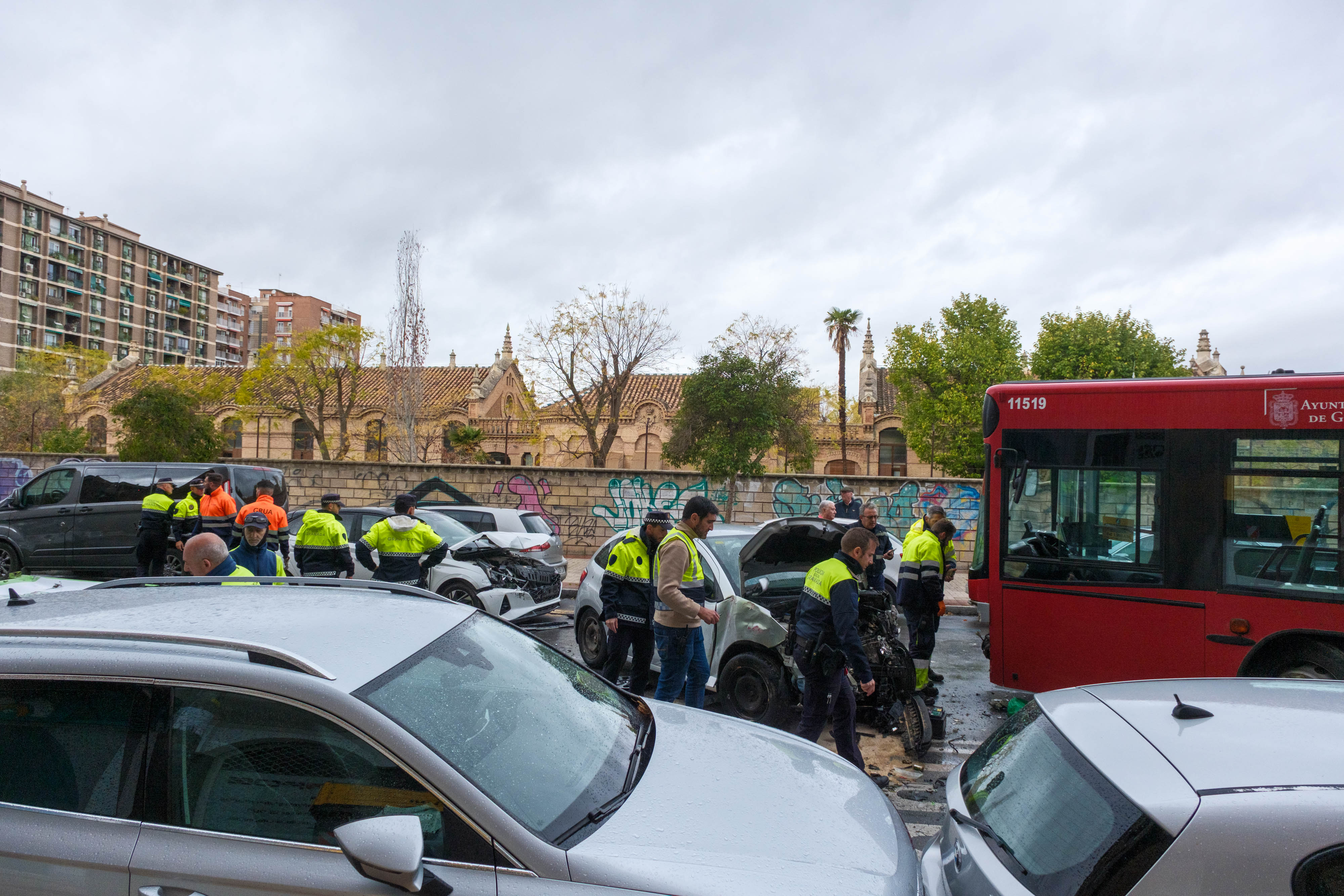 Las impactantes imágenes del accidente en la avenida Pablo Picasso de Granada