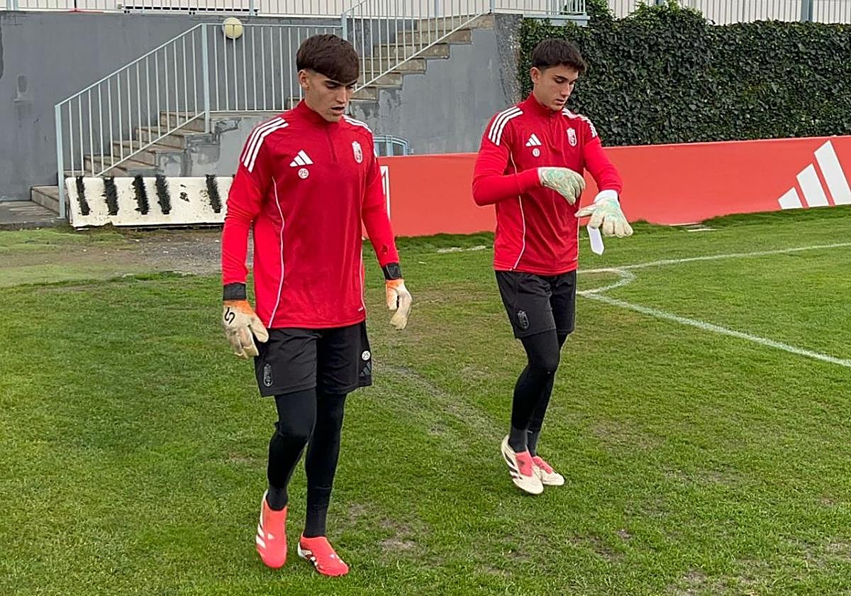 Carlos Guirao e Iker García, al salir al entrenamiento.