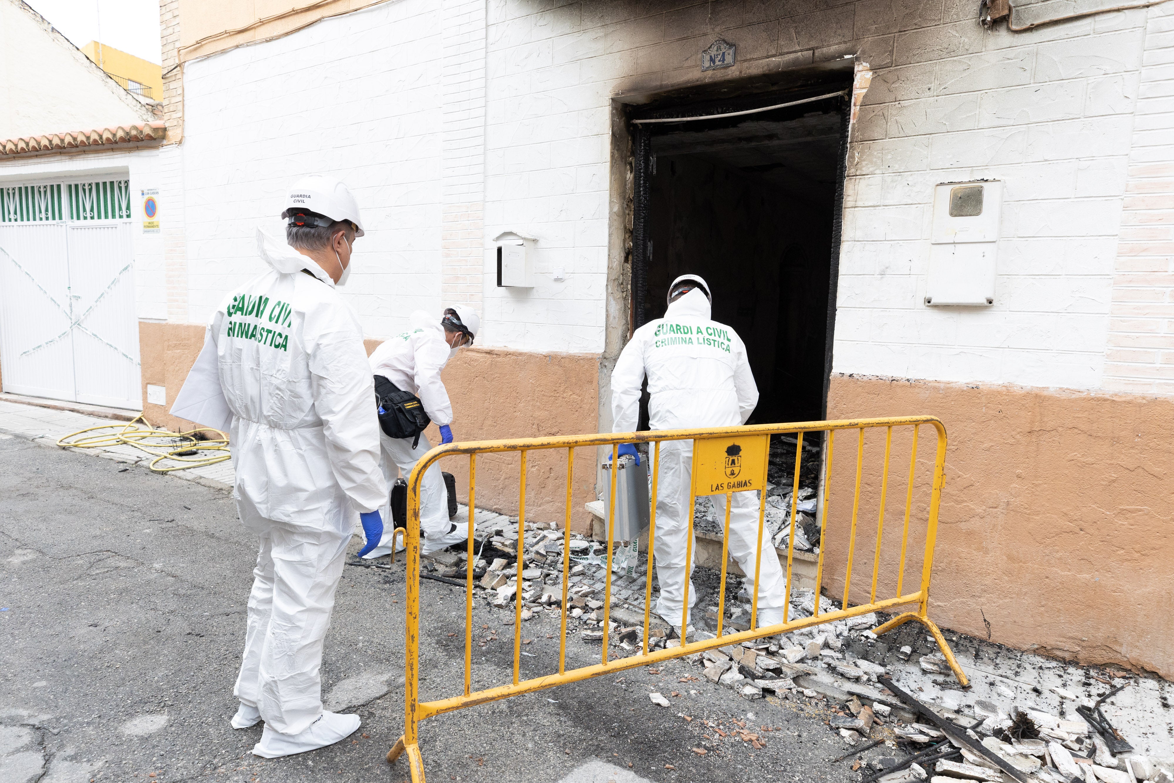 Exterior de la vivieda incendiada.