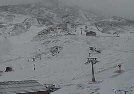 La borrasca Claudia viste de blanco Sierra Nevada.