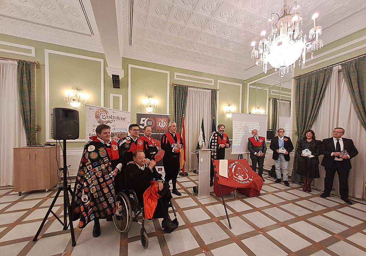 La Tuna de Derecho de la Universidad de Granada celebra con orgullo los cincuenta años.