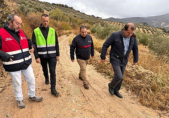 Eduardo Martos, diputado de Emergencias, junto a Jesús Ubiña, alcalde de Alhama de Granada