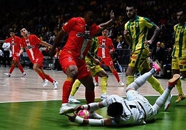 Uno de los momentos del partido.