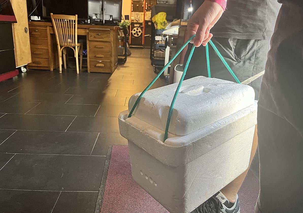 Imagen principal - Traslado de los fotoquímicos al estudio de Speed. 