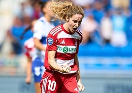 La rojiblanca Lauri celebra su tanto en el Heliodoro Rodríguez López.