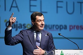 Juanma Moreno, durante su intervención.