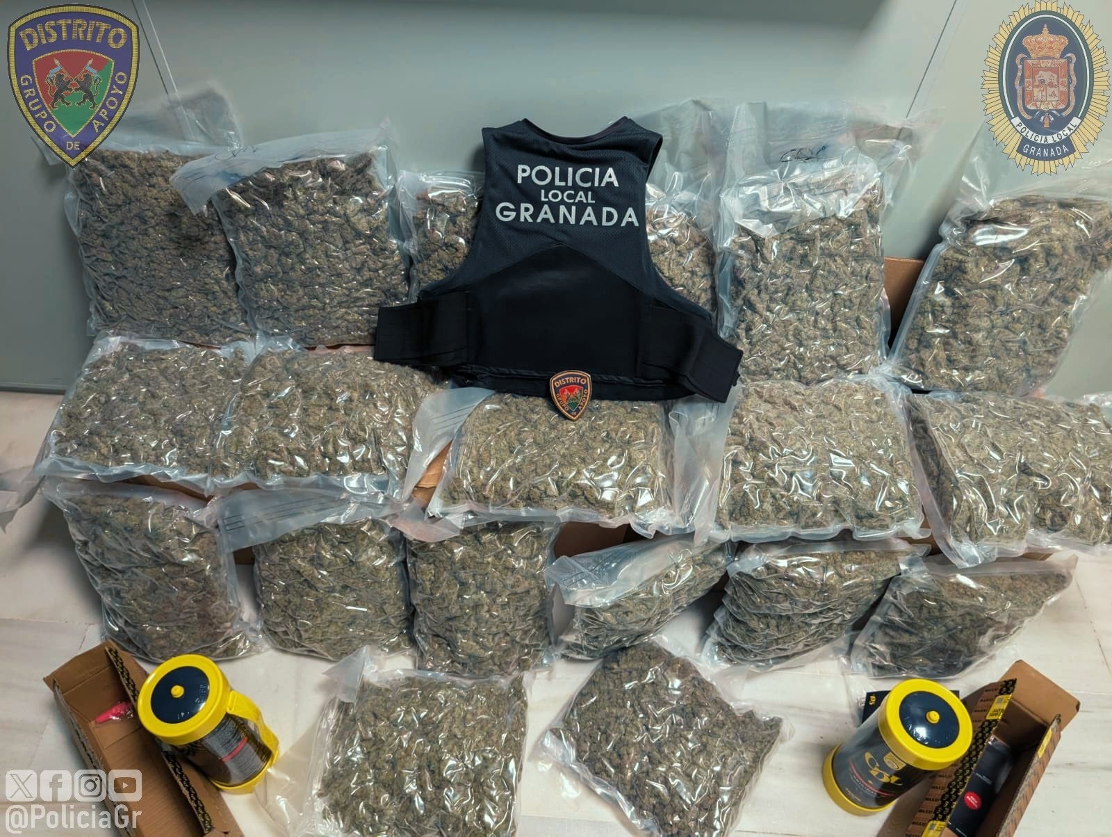 Bolsas de marihuana intervenidas por la Policía Local de Granada.