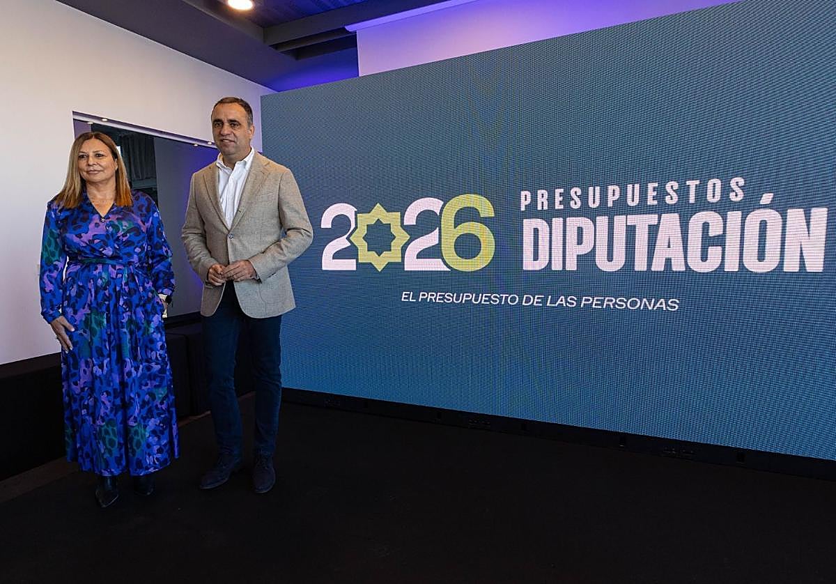 El presidente de Diputación, Francis Rodríguez, junto a la diputada de Economía, Ana Molina.