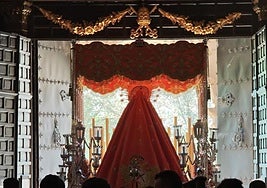 La Banda de los Dolores tras el palio de Nuestra Señora de los Dolores