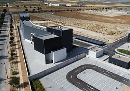 Los edificios ya construidos en la Citai y la parcela donde se levantará el contenedor del acelerador.