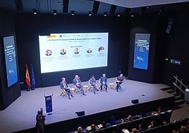 La cita tiene lugar en el Salón Guadalquivir.