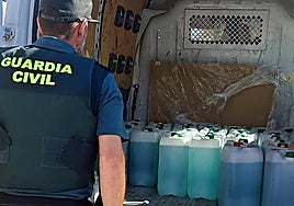 Detenido en Almería en una intervención de 8.000 litros de combustible, un vehículo y tres embarcaciones