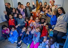 Un grupo de alumnos de la Escuelita de la Fundación Lestonnac Montaigne en el barrio de La Paz.