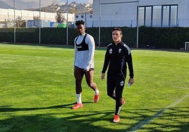 Moha Bouldini salta aparte con el readaptador Manu Dimas este pasado miércoles.