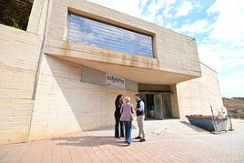 Visiita de los miembros del Ayuntamiento a las obras de la Casa del Cine.