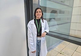 Encarni Cárdenas Grande, en el hospital Clínico San Cecilio de Granada.