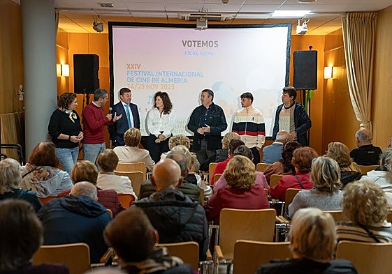 Los mayores disfrutan de Fical Social con la película 'Votemos'