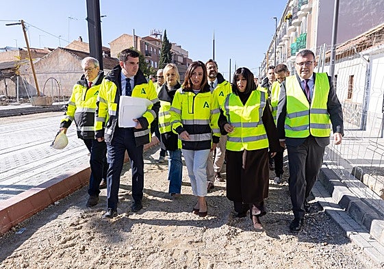 Rocío Díaz ha visitado las obras acompañada por la alcaldesa de Armilla, Dolores Cañavate, del subdelegado del Gobierno, José Antonio Montilla y los tenientes de alcalde de los gobiernos de Armilla, Churriana De la Vega y Las Gabias.