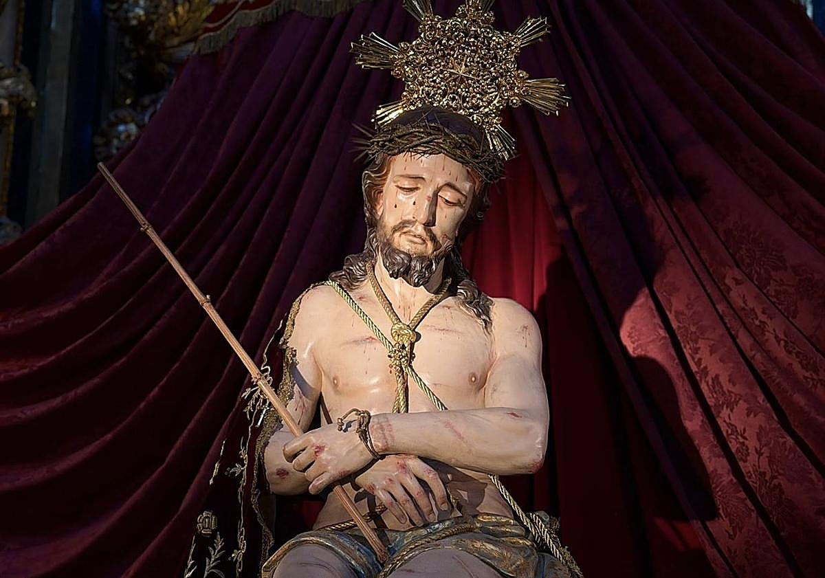 Imagen principal - Un nimbo con alma granadina corona de nuevo al Señor de la Humildad