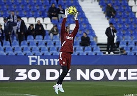 Andrés Fernández calentando en Butarque