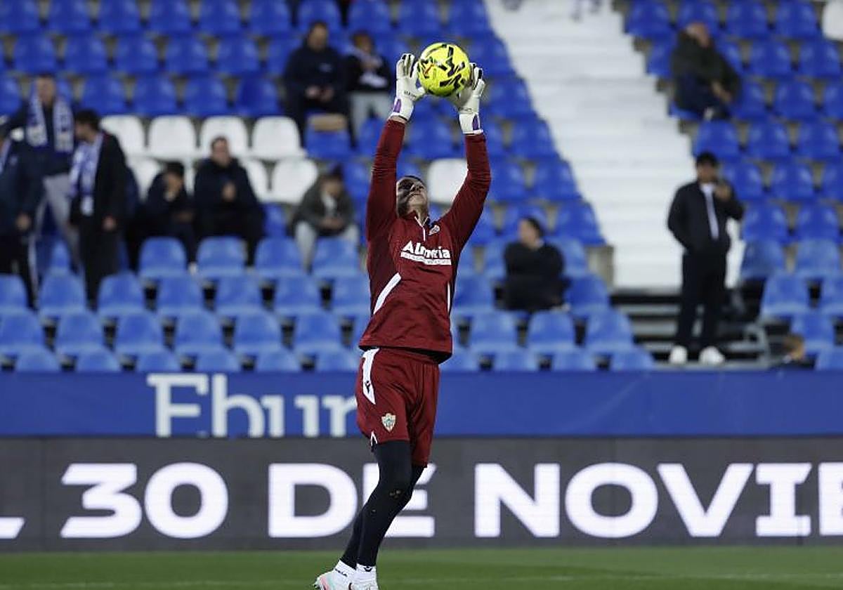Andrés Fernández calentando en Butarque