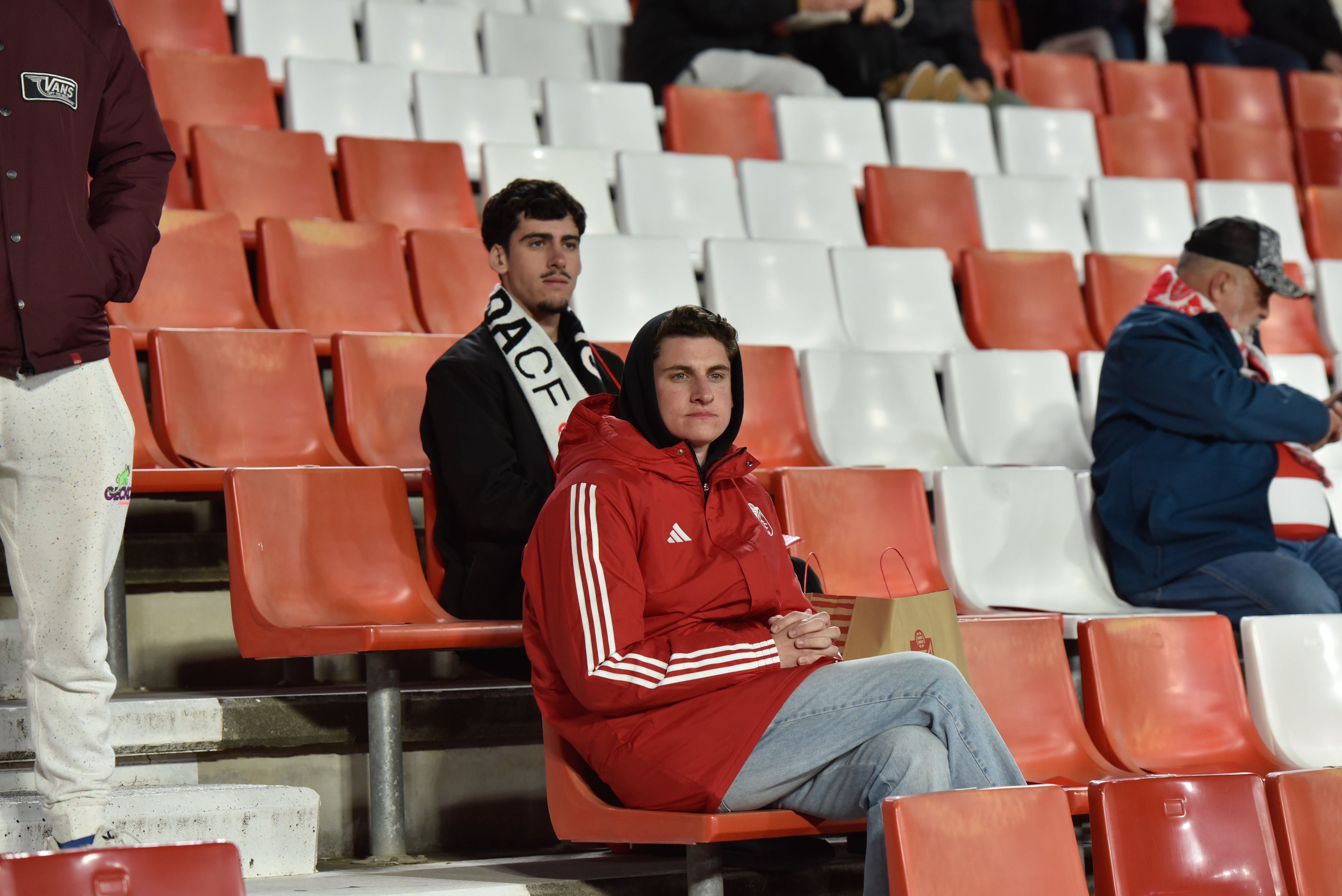 Búscate en la grada de Los Cármenes en el Granada-Córdoba