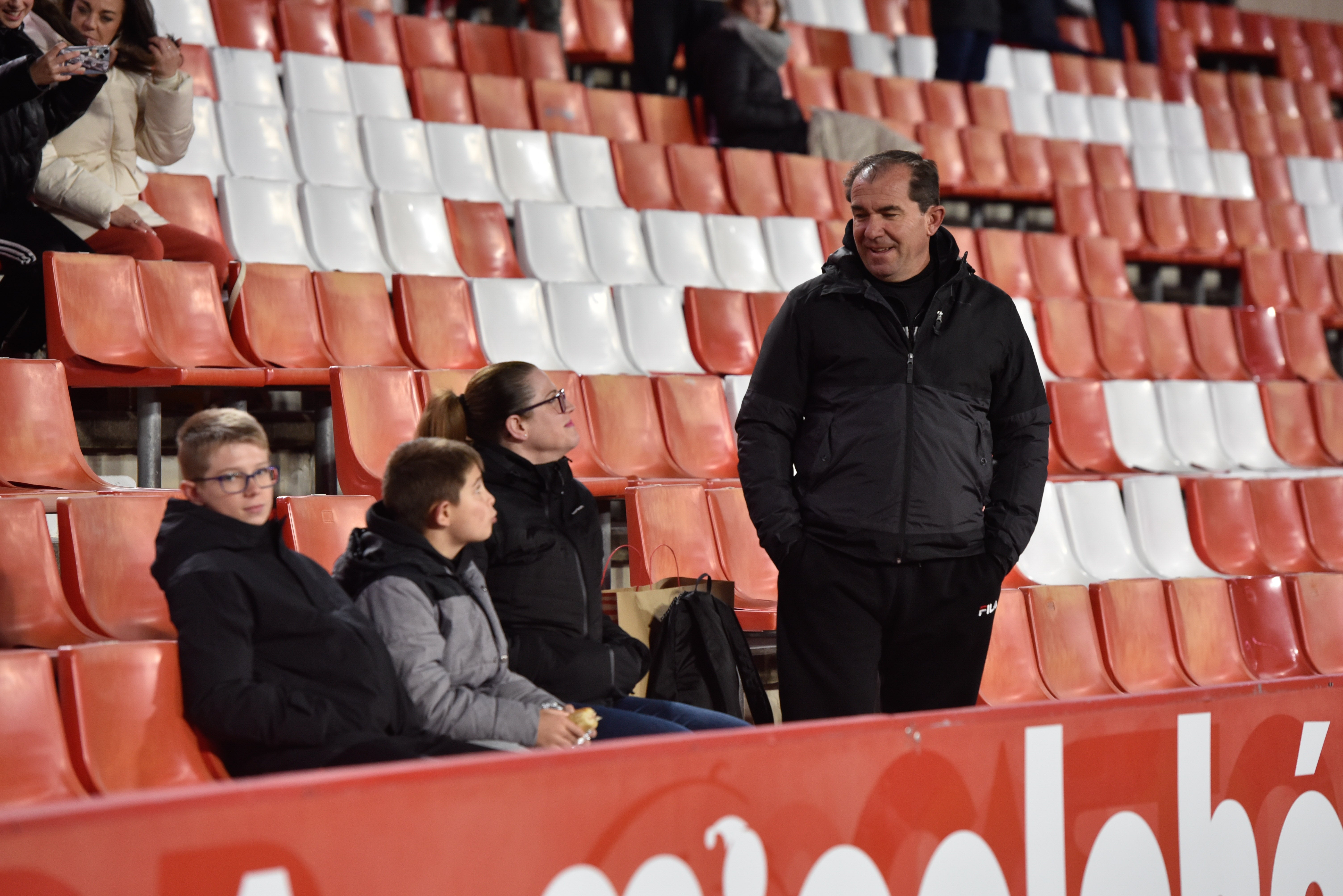 Búscate en la grada de Los Cármenes en el Granada-Córdoba