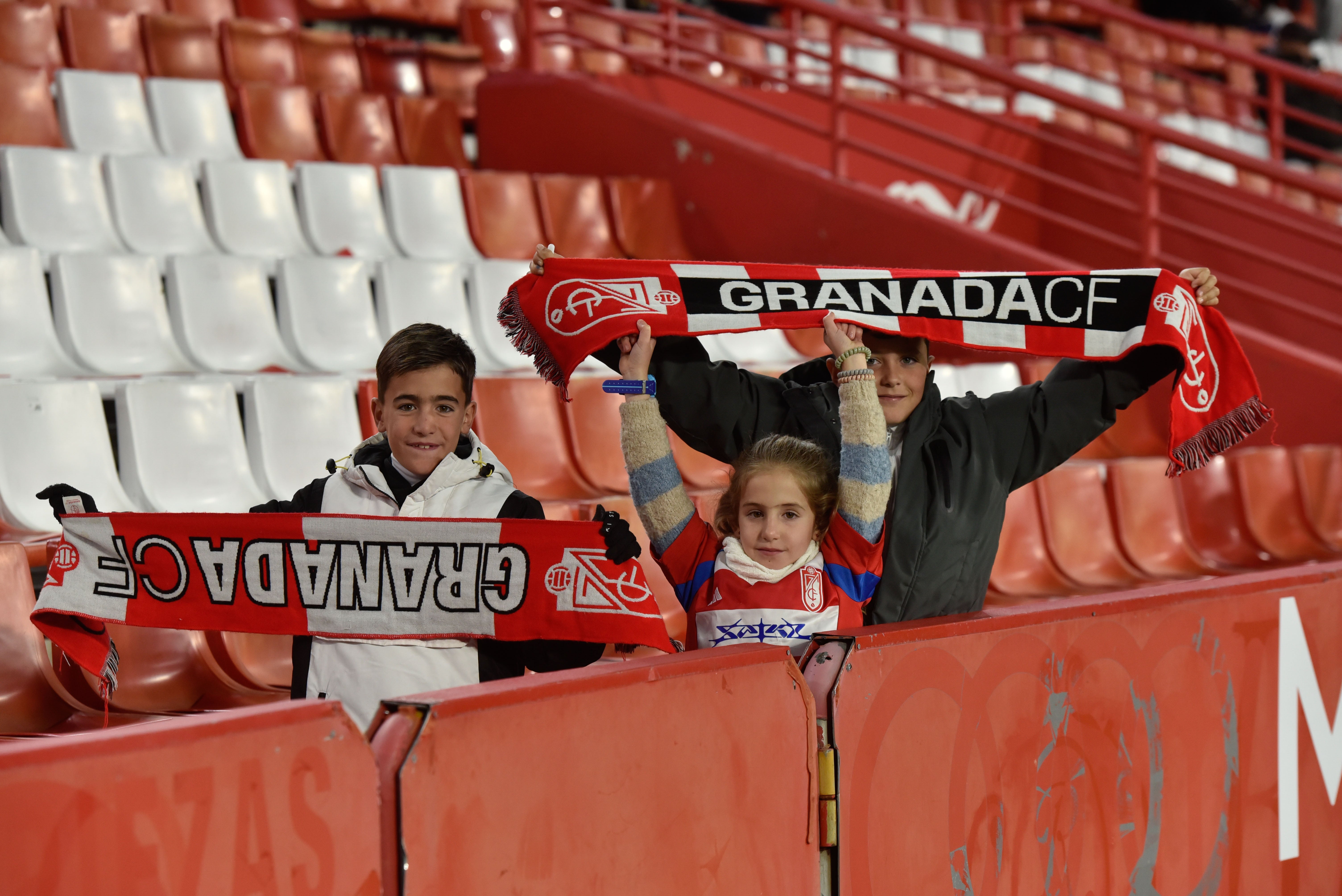 Búscate en la grada de Los Cármenes en el Granada-Córdoba