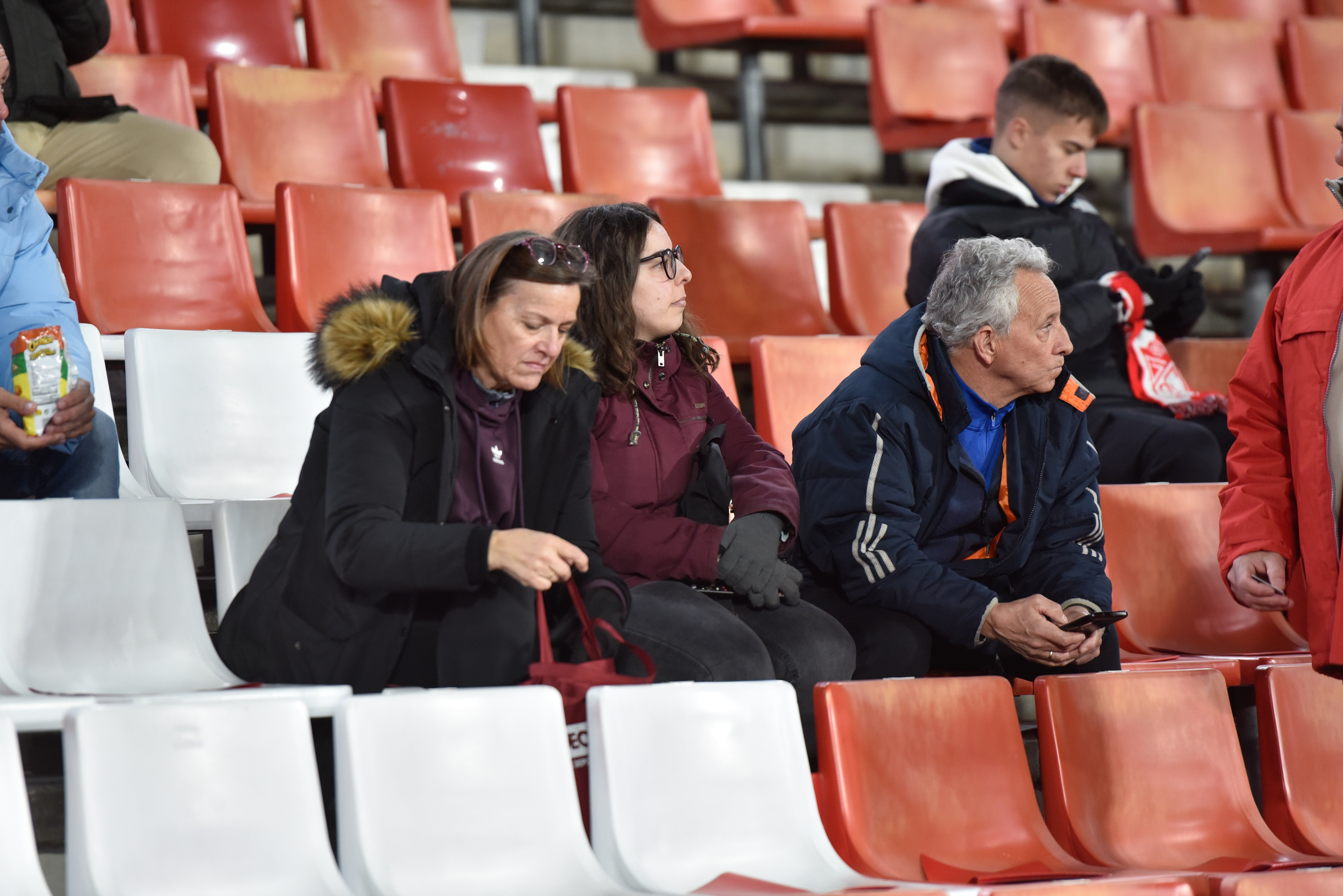 Búscate en la grada de Los Cármenes en el Granada-Córdoba