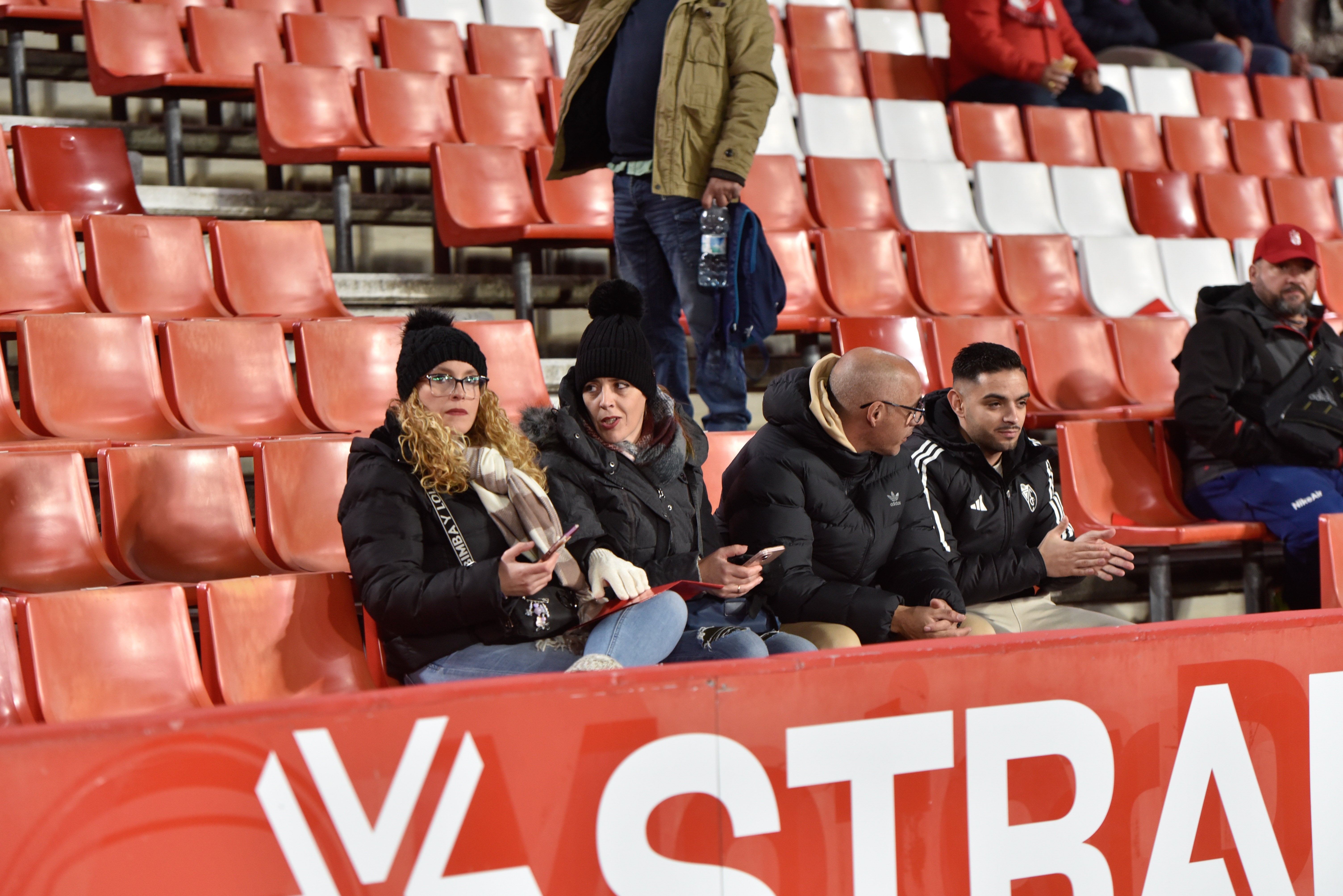 Búscate en la grada de Los Cármenes en el Granada-Córdoba